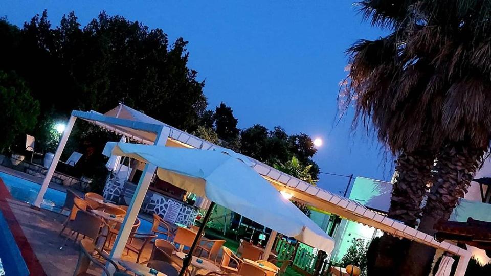 Aquarius Hotel Fourka Exterior photo