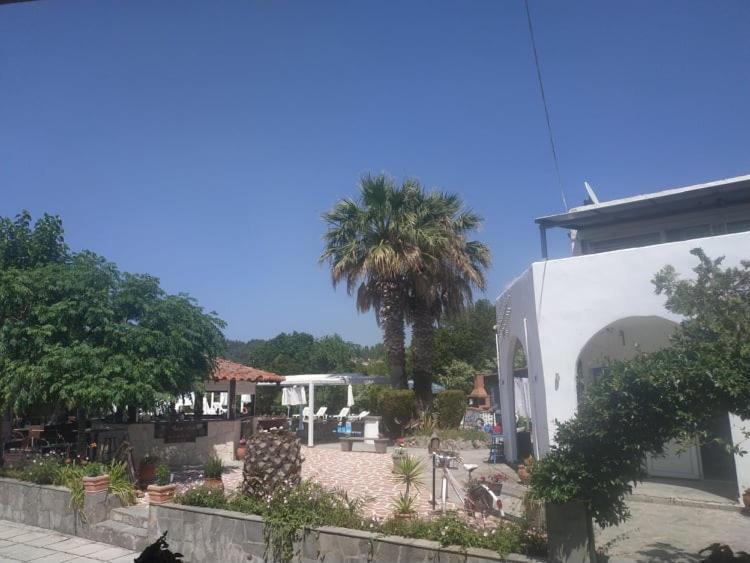 Aquarius Hotel Fourka Exterior photo